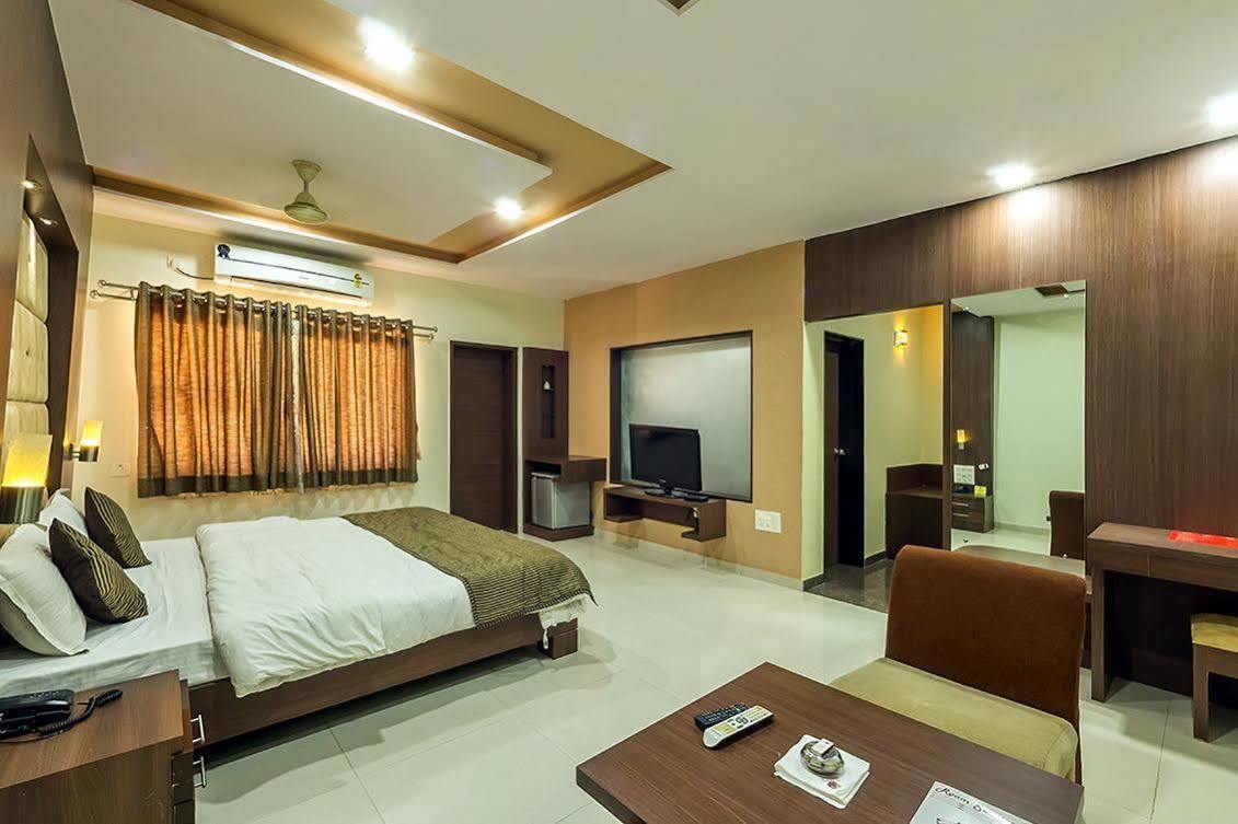 Leo Resorts Junagadh Exteriör bild