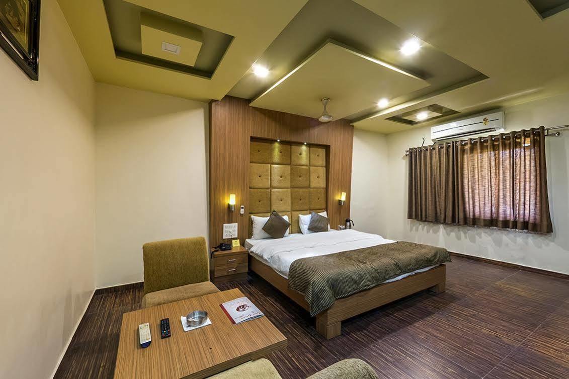 Leo Resorts Junagadh Exteriör bild