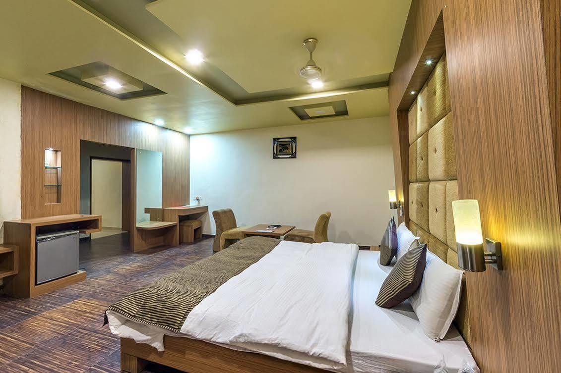 Leo Resorts Junagadh Exteriör bild