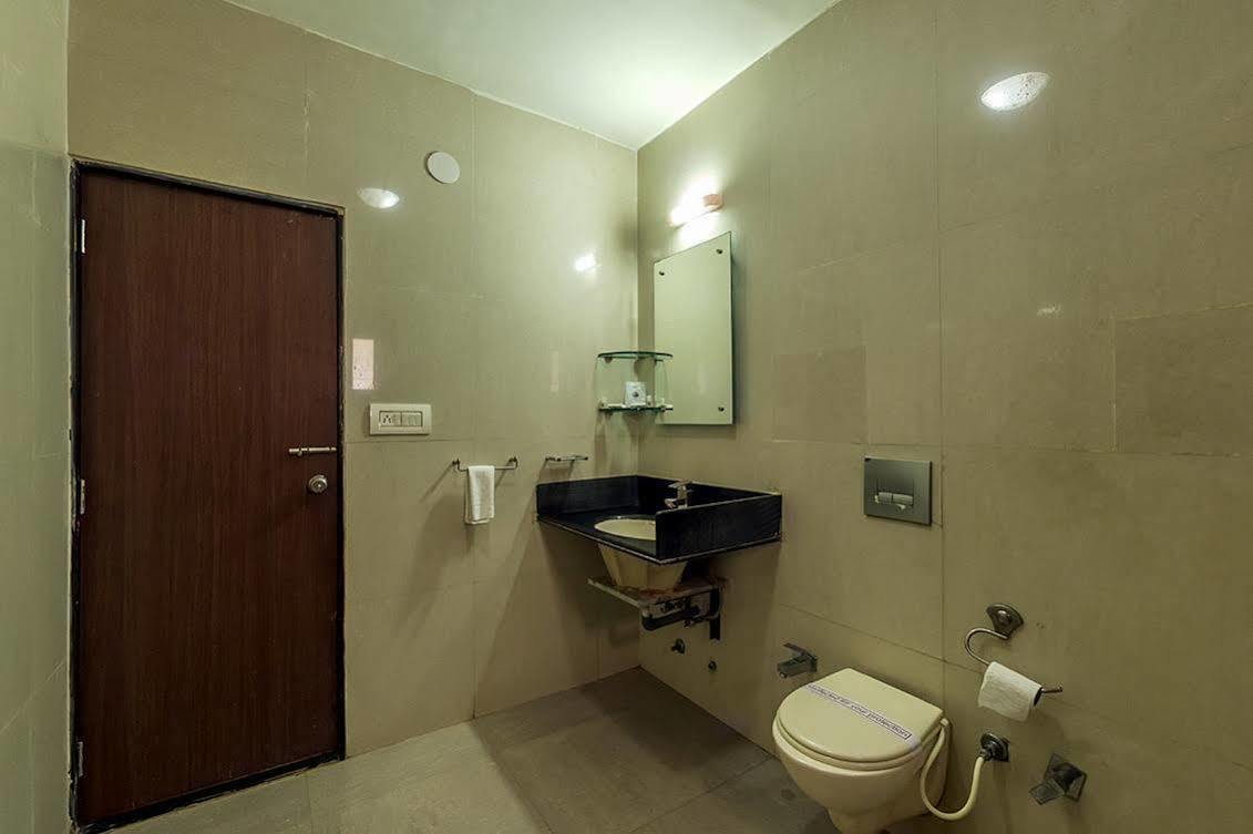 Leo Resorts Junagadh Exteriör bild