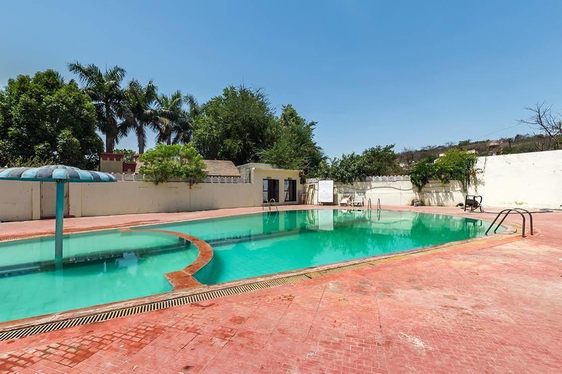 Leo Resorts Junagadh Exteriör bild